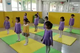 辛苦舞蹈老师###爱跳舞的小姑娘 #我是一名普通的幼儿园老师视频封面