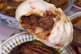 香死我了这大包子，大头菜粉条肉鲜的，炖了只自家养的大公鸡，红烧肉炖土豆，蒸肉枣#家常菜 #地方特色美食 #东北视频封面