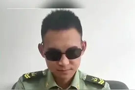 杜富国摘下墨镜后的笑容温暖纯真，文山人民永远感谢您！视频封面