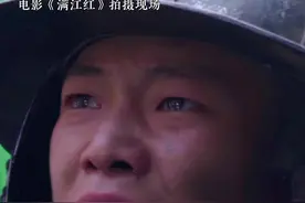拍摄复诵《满江红》时，每个人骨子里的家国情怀都被点燃，热血沸腾！#电影满江红 #被复诵满江红点燃热血视频封面