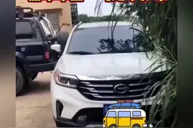 对付路霸“礼尚往来”，白色小车挡住去路，黑车车主一气之下移车#事故 #车 #搞笑 #路霸