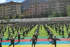 巴塘百年老校一一人民小学  特色课间操