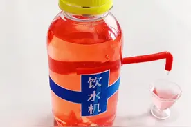 用瓶子制作饮水机的方法，简单好玩#手工视频封面