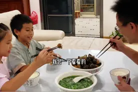 下班买了田螺跟鸡回家，没教过儿子做田螺鸡，上次看奶奶做今天居然会做给我吃了#家庭教育 #家庭日常 视频封面