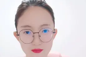 “白菜好吃”手语教学，你学会了吗？#手语 #手语教学 #中国手语 #国家通用手语 #白菜 #白菜好吃 #梁老师手语 #梁老师日常手语短句分享 视频封面