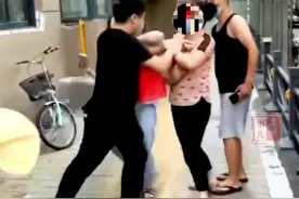 8月7日，河南郑州，女子不戴口罩随地吐痰，被志愿者劝阻后发生冲突，最后被民警亲手戴上口罩 视频封面