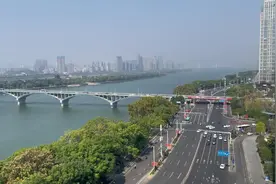 后来我见证了太多人的离开 于是双手合十许的愿望视频封面
