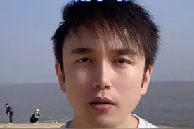 “男朋友对我很好 但是他家经济条件比我好太多 不是说要结婚要门当户对吗 那我到底要不要分手？”@抖音短视频视频封面