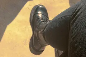 这么快又用上晒太阳这个音乐了、抖腿晒太阳，简直不要太惬意😄如果人心不能温暖你，那就多晒晒太阳，不仅补钙，还补爱😆😆#一起晒太阳 #悠哉悠哉 #太阳真好视频封面