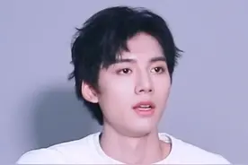 最近大家有没有被#我凭本事单身 中#邓超元 #宋伊人 的cp甜到？那么#邓超元 觉得#最萌身高差 真实嘛？视频封面