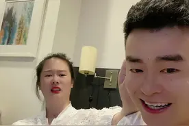 扭着我的耳朵，问我可听话，这就是我在家的地位，不听话不行的😂#记录幸福时刻视频封面