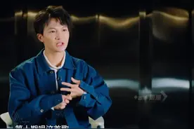 #歌手当打之年 #周深 《自己按门铃自己听》，几年前被#高晓松 说唱得没感情？#歌手 #我在抖音看综艺视频封面