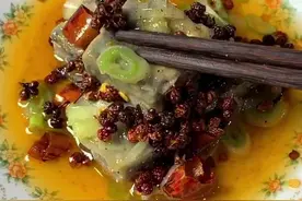 裹鸡蛋炸馒头片夹臭豆腐！真太香了，好吃！#北京 #张译 #王致和臭豆腐 #老北京小吃美味视频封面