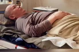 拾荒老奶奶为瘫痪儿子讨要羊肉汤引热议，社区：其子系北大硕士毕业 瘫痪卧床10多年 一切都会好起来的，加油！视频封面
