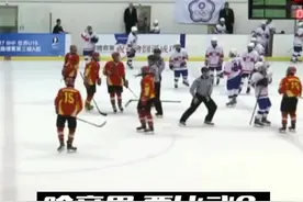 #冰球比赛 U18中国冰球队遭遇对手挑衅 赛后直接霸气回击对手 最后亮明身份！看着就解气 视频封面