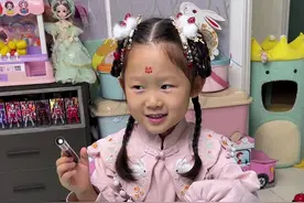 5岁小朋友就能学会的简单魔术，你看她真的乐在其中呀……#魔术#宅在家里玩点啥#魔术表演视频封面