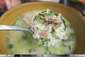 不要再给孩子吃汤泡饭了，你以为汤里营养高，其实危害可不少#金牌育言家 #育儿 #健康科普 @蒋老师的生活号视频封面