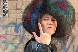 这是一款曾经最火爆风靡世界大街小巷的发型（经典彩虹波波头）现在都已经消失了。#罗福兴 #发型 @抖音短视频视频封面