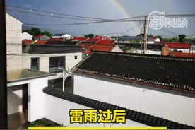 【雷雨过后，#北京天空出现一道双彩虹  】6月23日傍晚，一场雷阵雨过后，一道双彩虹挂在天边，市民纷纷驻足拍摄。 #北京天气 视频封面