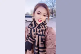 你会被形形色色的人吸引，可最后你也只会贪恋一个普通人的温暖怀抱。#关于爱情视频封面
