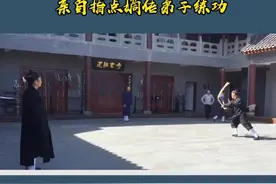 武当三丰派现任掌门钟云龙道长亲自指点嫡传核心弟子练功。#传统武术#武当功夫#非物质文化遗产视频封面