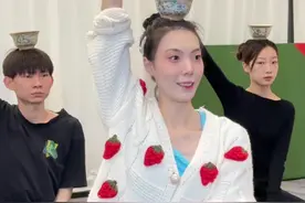 舞蹈生的迷之自信：总以为小时候的高难度动作 长大以后还能完成！#舞蹈生 #校园 #艺术生视频封面