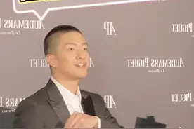 #流浪地球 中的#屈楚萧 和#爱情公寓5 中的咖喱酱 #万籽麟 在一起了？！😍@抖音短视频视频封面