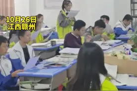 太好听了！江西一中学化学课上，全班合唱元素版《青花瓷》#江西 #师生日常 #校园生活 @抖音短视频视频封面