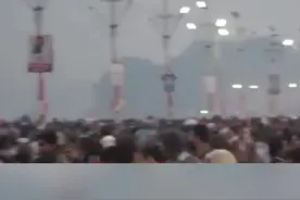 印度1.5亿人迎“大壶节”涌恒河沐浴，恐引发超级传播。视频封面