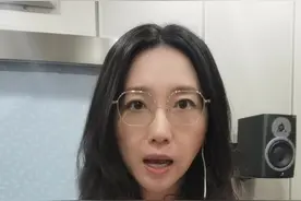 心疼又心酸！汕头医院流浪男孩牵动全网的心，该如何帮助这个懂事的孩子和可怜的家庭？#流浪男孩父亲生病进急诊科 #大v快评 #新闻姐 @抖音短视频 视频封面