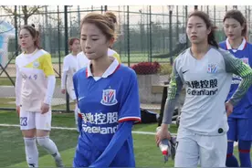 #熊熙 因眼睛问题退役，但未来还有可能回归足坛，祝小姐姐身体健康，希望再次在足球场上看到你！#踢球的女孩最酷视频封面