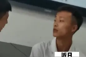 #搞笑 #医学生 医学院一男子模仿癫痫患者发作，一秒入戏 同学们都惊呆了🤯网友：让你模仿没让你超越视频封面