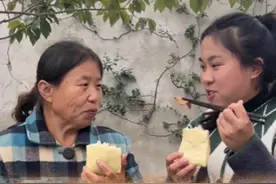 天冷又可以捂臭豆吃了，闻着臭吃着香，有爱吃的朋友不？#臭豆子视频封面