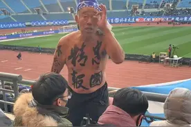 #大连一方#周挺 作为中超现役最年长的球员 一方队长 从侧面反应出来在这个青黄不接的时代 更多的是无奈吧。。。视频封面