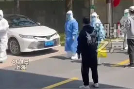 抵沪首日，同济天佑医院/武汉科技大学附属天佑医院援沪医疗队完成核酸采样23380份，上门采样四十余人次，志愿者和居民们自发列队喊到“感谢湖北，上海加油！”#上海 #疫情 #一方有难八方支援 #湖北视频封面