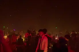 无锡奥斯卡每晚22:30震撼开场！#网红酒吧打卡 #嗨翻全场视频封面