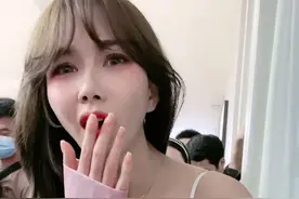 不会吧不会吧！夏天出门还在穿三层⁉️这件集收腰托🐻防走光遮F乳四大结合于一身“蕾丝背心”👍它不香么视频封面