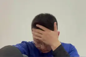 #战术抹嘴 #代入感嘎嘎强 真的累到即使闲下来了，也只想安安静静坐会，艾特女朋友来看吧@付贵儿 @施工行者视频封面