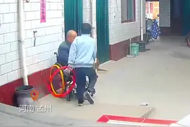 河南孟州，外甥突然跑过去亲舅舅，差点把舅舅掀翻。舅舅：差点把我送走……视频封面