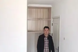 柜子与顶面石膏线收口细节，都是多年积累出来的经验。视频封面
