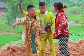 这个女的不讲理…#农村搞笑段子 #重庆搞笑方言 #不讲理的人 @@ 尴尬李小猴 @陈小凤视频封面