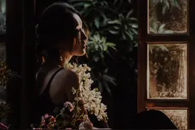 《在你心上过一夜》是1993年潘美辰演唱的歌曲，收录在《为何爱情让我痛》专辑中。#经典歌曲#在你心上过一夜#潘美辰#再忆经典视频封面