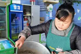 家里吃不完的红菜苔用开水烫成腌菜，只需一天时间，酸脆又爽口。#抖音美食创作人 视频封面
