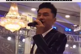 #2021港姐竞选开始 #关礼杰26岁女儿参选港姐 穿五年前旧鞋 低调质朴 仪态大方#娱乐就是个圈视频封面