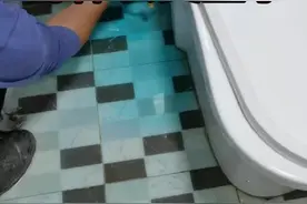 马桶水箱放蓝泡泡太害人了！看看水管里流水来的蓝色水！希望能够帮到大家！感谢你们的支持！视频封面