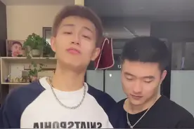 这❤️三年的四个阶段#两个男孩子的日常生活 #天蝎双子视频封面