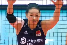 女排颜妮因伤病加重！提前离开了西安返京治疗，祝妮子早日康复。一路有妮🌹#抖音小助手 #全运会#中国女排 视频封面