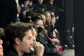 MD 王嘉尔怎么能喝口🥃都帅啊 #王嘉尔 #jacksonwang #这谁顶得住啊 #路人视角 #teamwang视频封面