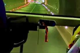 成都至汶川的高速公路，映秀镇段的隧道超过10000米长，开了半天还有4000米才出洞。 #高速  #我要上热门视频封面