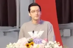 胡歌作为优秀校友回到母校，参加了上海戏剧学院的开学典礼，并做为优秀校友代表进行发言视频封面